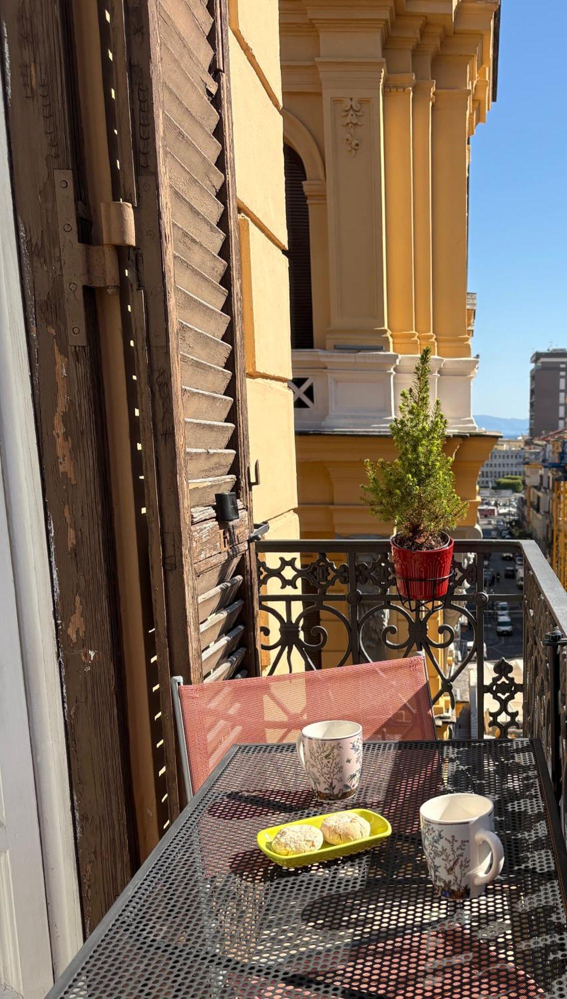 Hotel Voglia 'E Turna Napoli Esterno foto