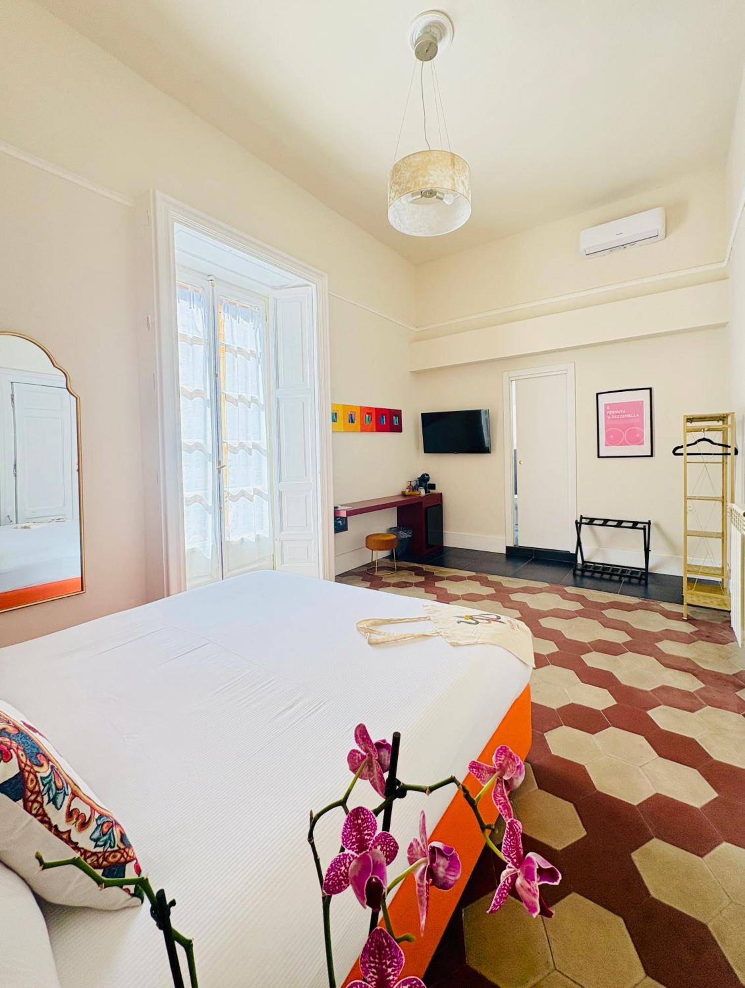 Hotel Voglia 'E Turna Napoli Esterno foto