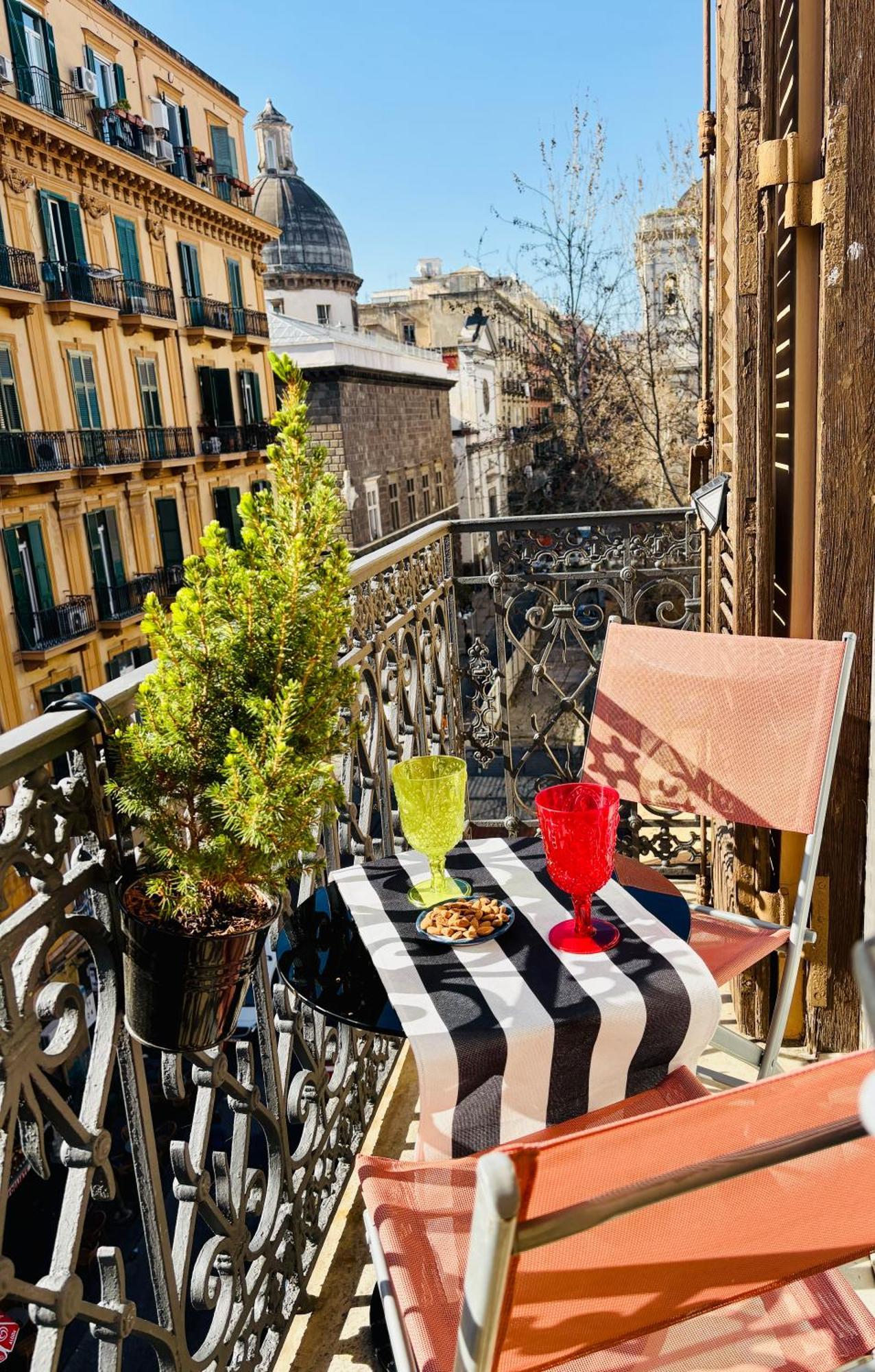 Hotel Voglia 'E Turna Napoli Esterno foto